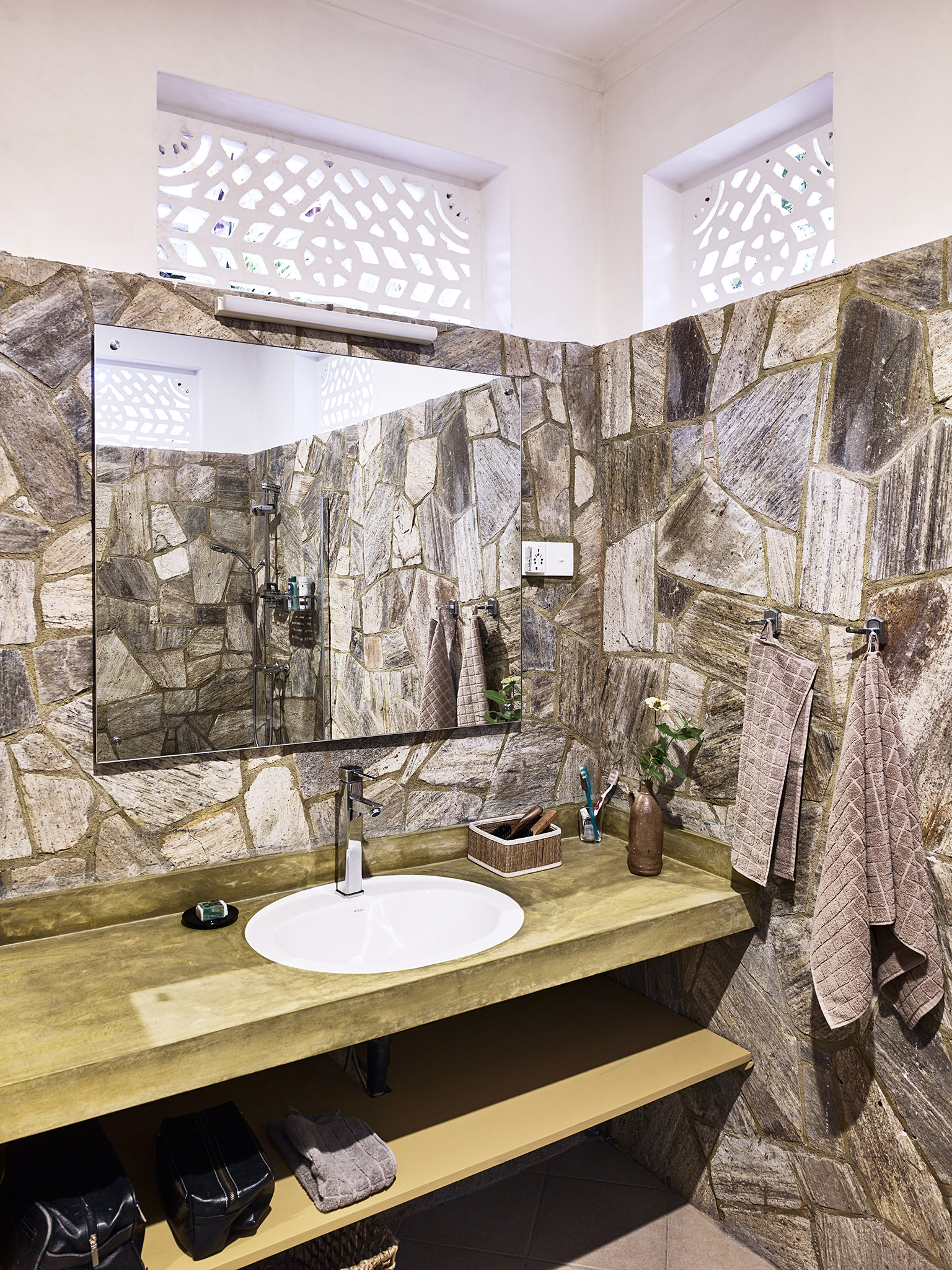 E16583 Alpa 055515 SCREEN